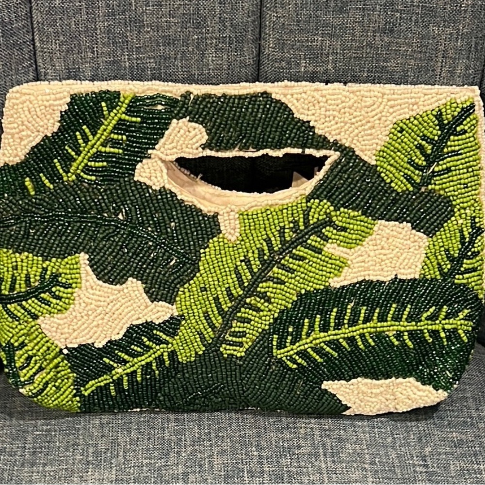 NWT TikTok Viral Beaded Bag 🔥🔥🔥🌴🌴Sincerely Jules Green and White Beaded Clutch